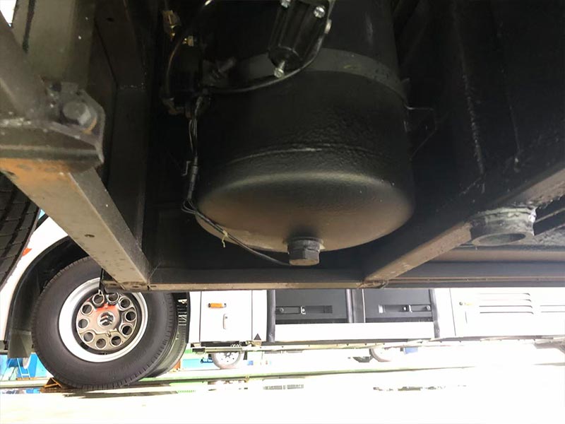 Built-in Air Tank Drain Valve